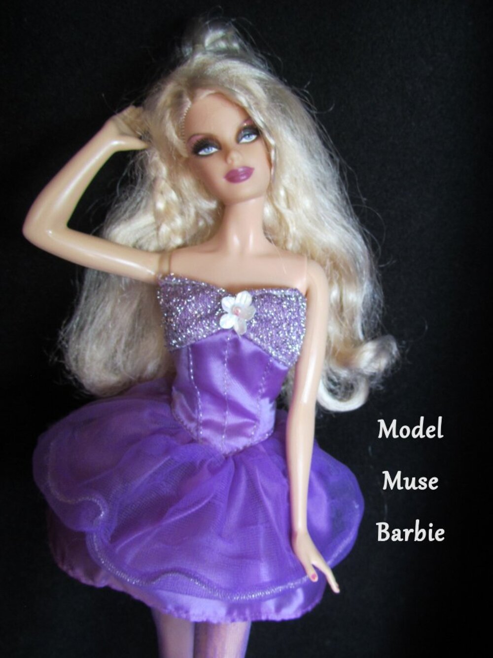 BARBIE MODEL MUSE, BLONDE w ULTRA-GLAM MAKEUP, 2009 HOLIDAY BARBIE #N6556 SKINNY